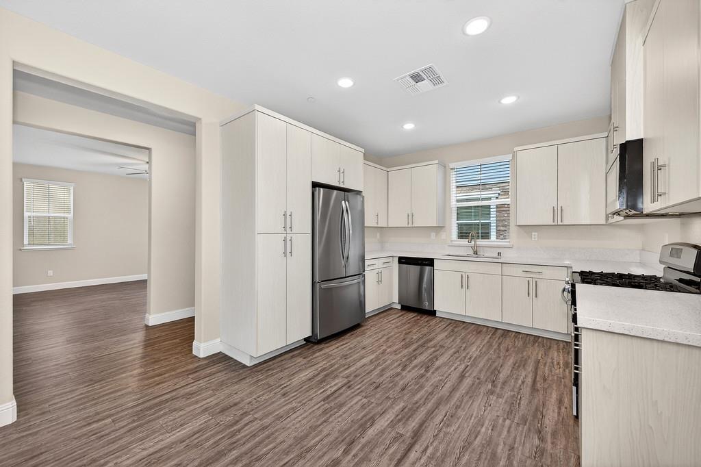 10853 Portico Circle Rancho Cordova, CA 95670 - Photo 8 of 46