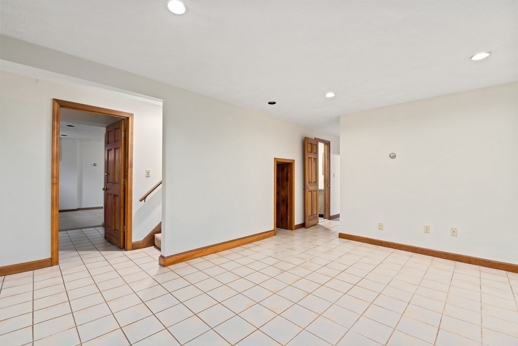 110 Stoneleigh Road Watertown, MA 02472 - Photo 20 of 26 Gallery Image 20