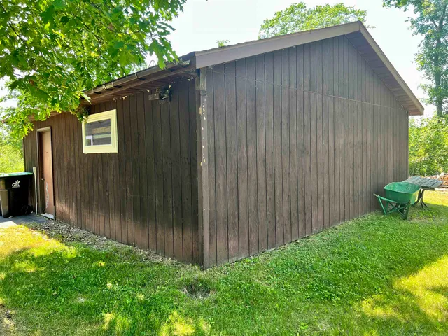 $269,900 | W8040 Quarry Road, Crivitz, WI 54114