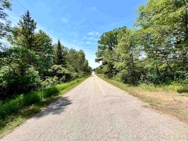 $269,900 | W8040 Quarry Road, Crivitz, WI 54114