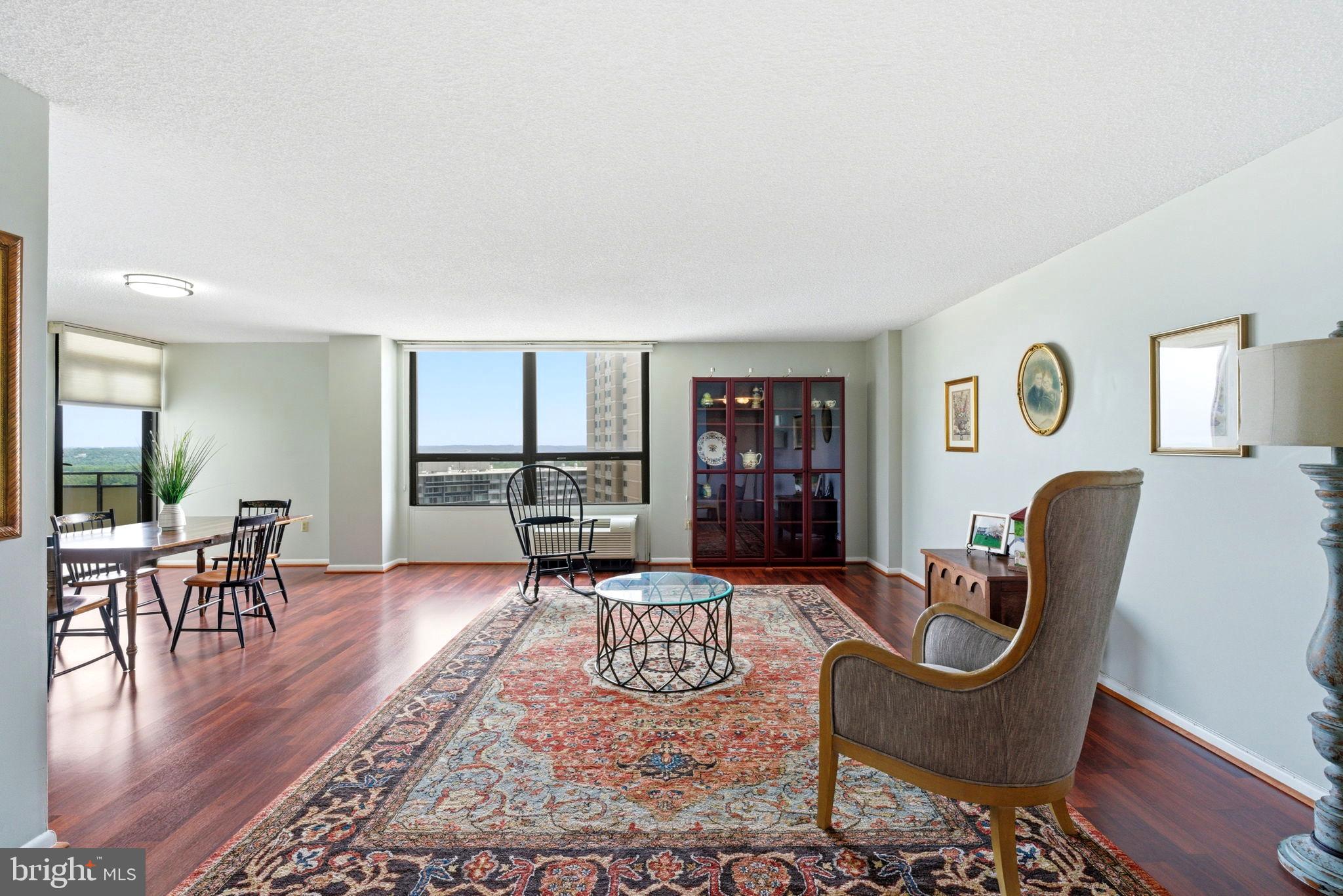 205 East Joppa Road, Unit 1809 Towson, MD 21286 - Photo 4 of 31 View to living area from Foyer