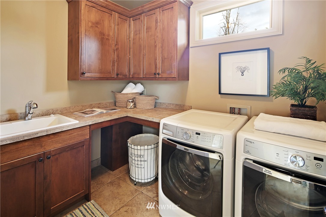 10925 Southeast Lake Road Bellevue, WA 98004 - Photo 22 of 25 Gallery Image 22