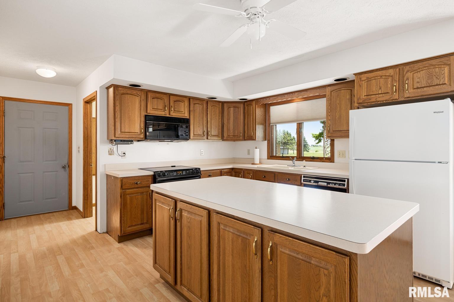 233 West Guth Road Washington, IL 61571 - Photo 12 of 48 Gallery Image 12