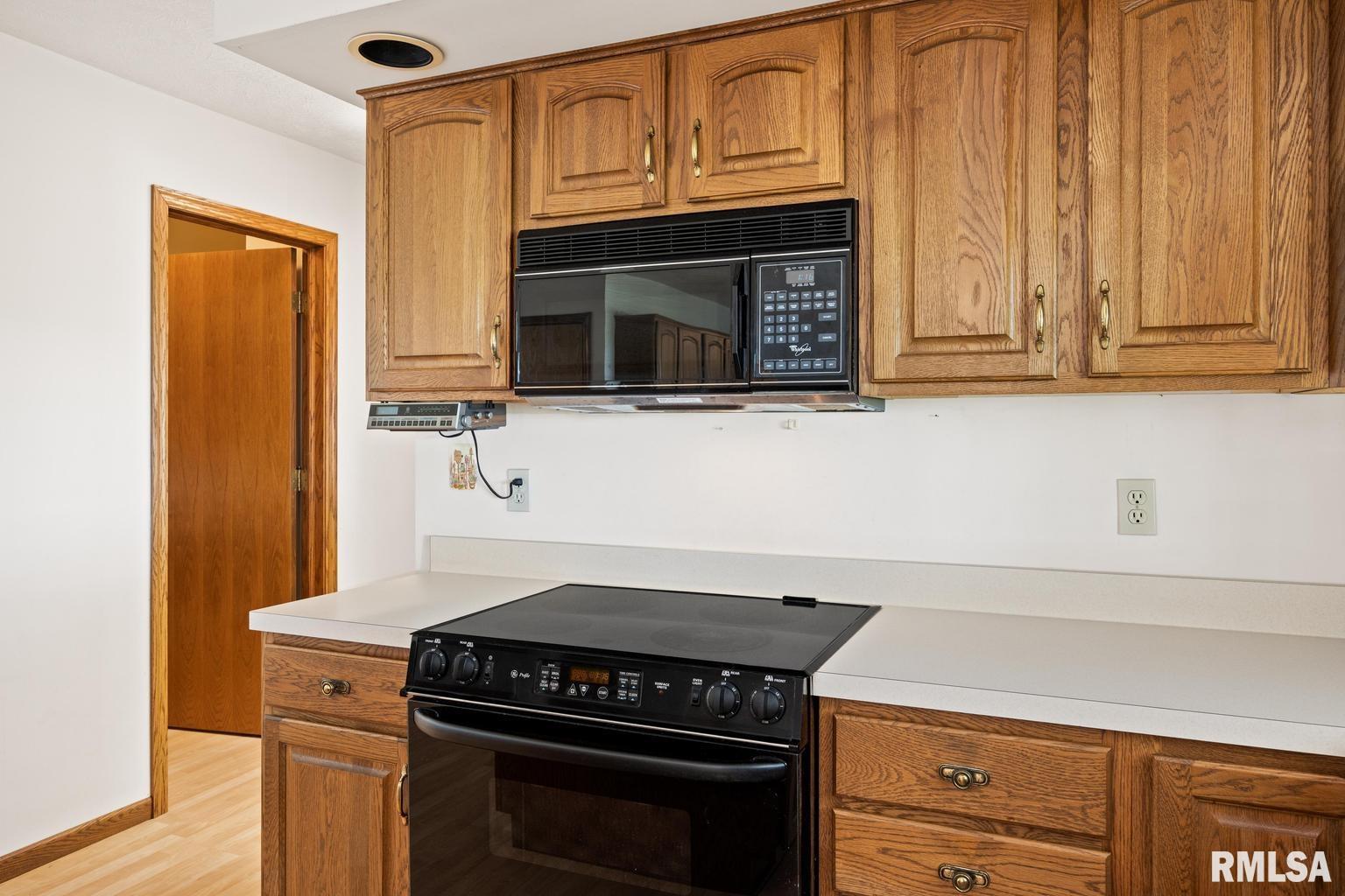233 West Guth Road Washington, IL 61571 - Photo 15 of 48 Gallery Image 15