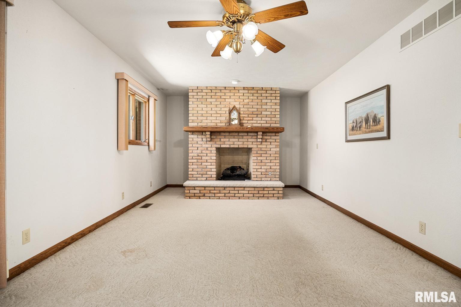 233 West Guth Road Washington, IL 61571 - Photo 17 of 48 Gallery Image 17