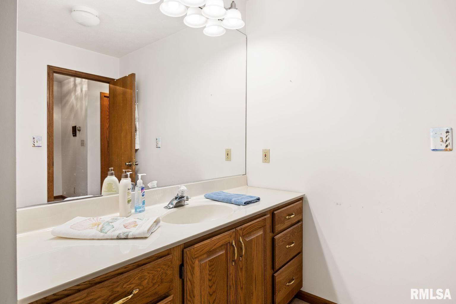 233 West Guth Road Washington, IL 61571 - Photo 29 of 48 Gallery Image 29