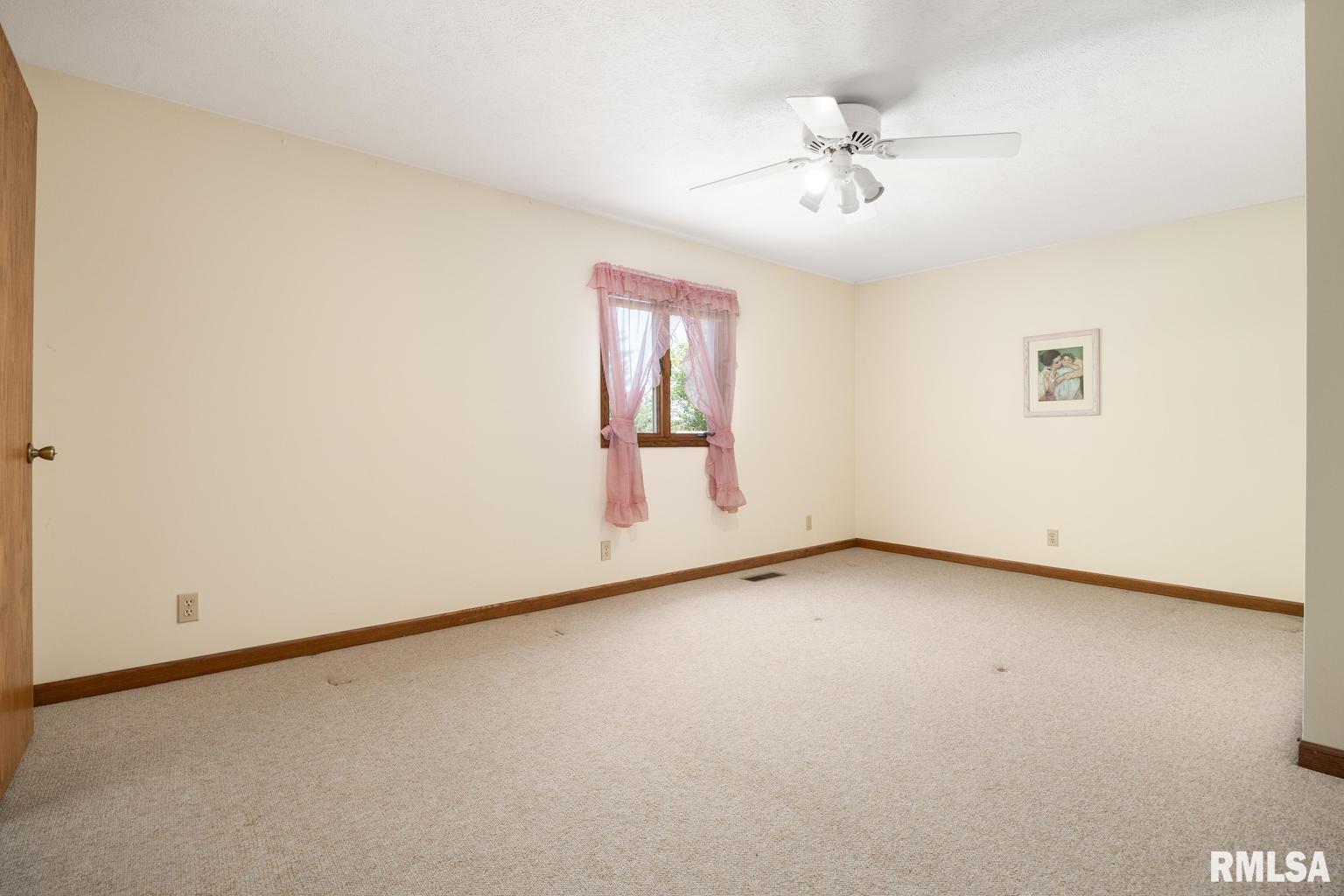 233 West Guth Road Washington, IL 61571 - Photo 32 of 48 Gallery Image 32