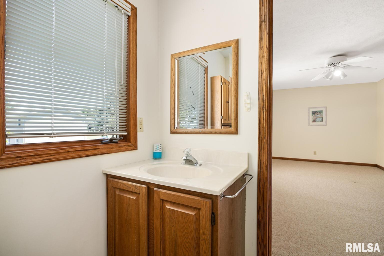 233 West Guth Road Washington, IL 61571 - Photo 35 of 48 Gallery Image 35