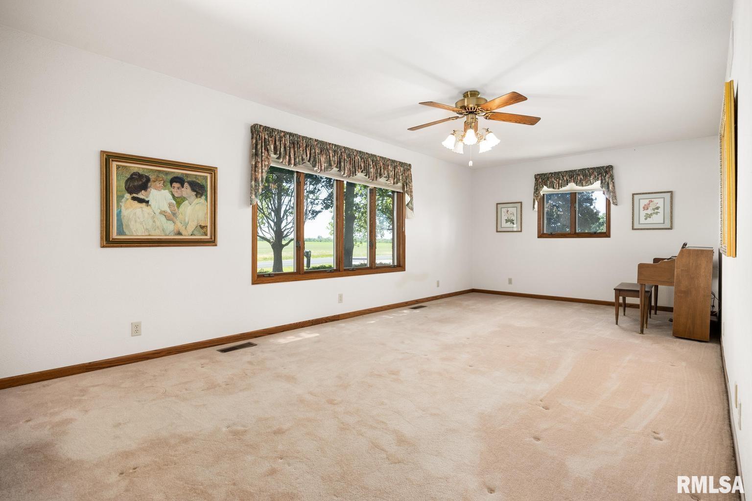 233 West Guth Road Washington, IL 61571 - Photo 6 of 48 Gallery Image 6