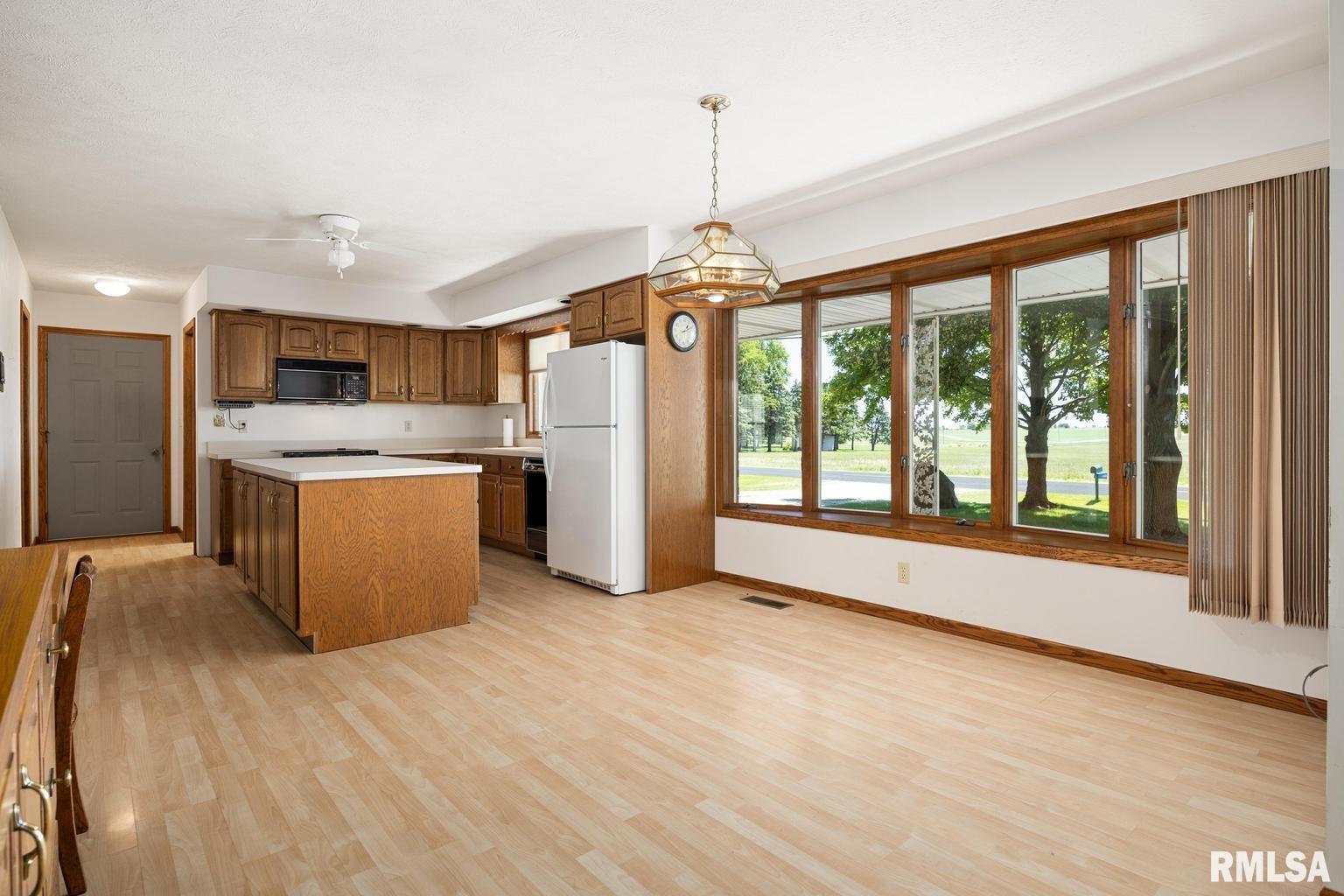 233 West Guth Road Washington, IL 61571 - Photo 9 of 48 Gallery Image 9