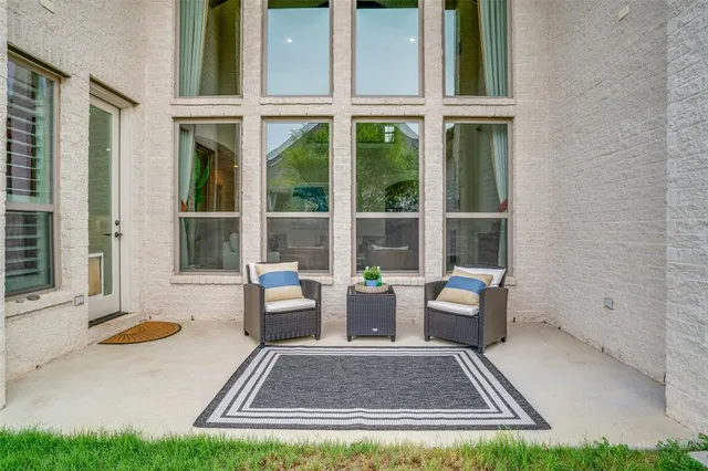 a view of outdoor space yard and porch
