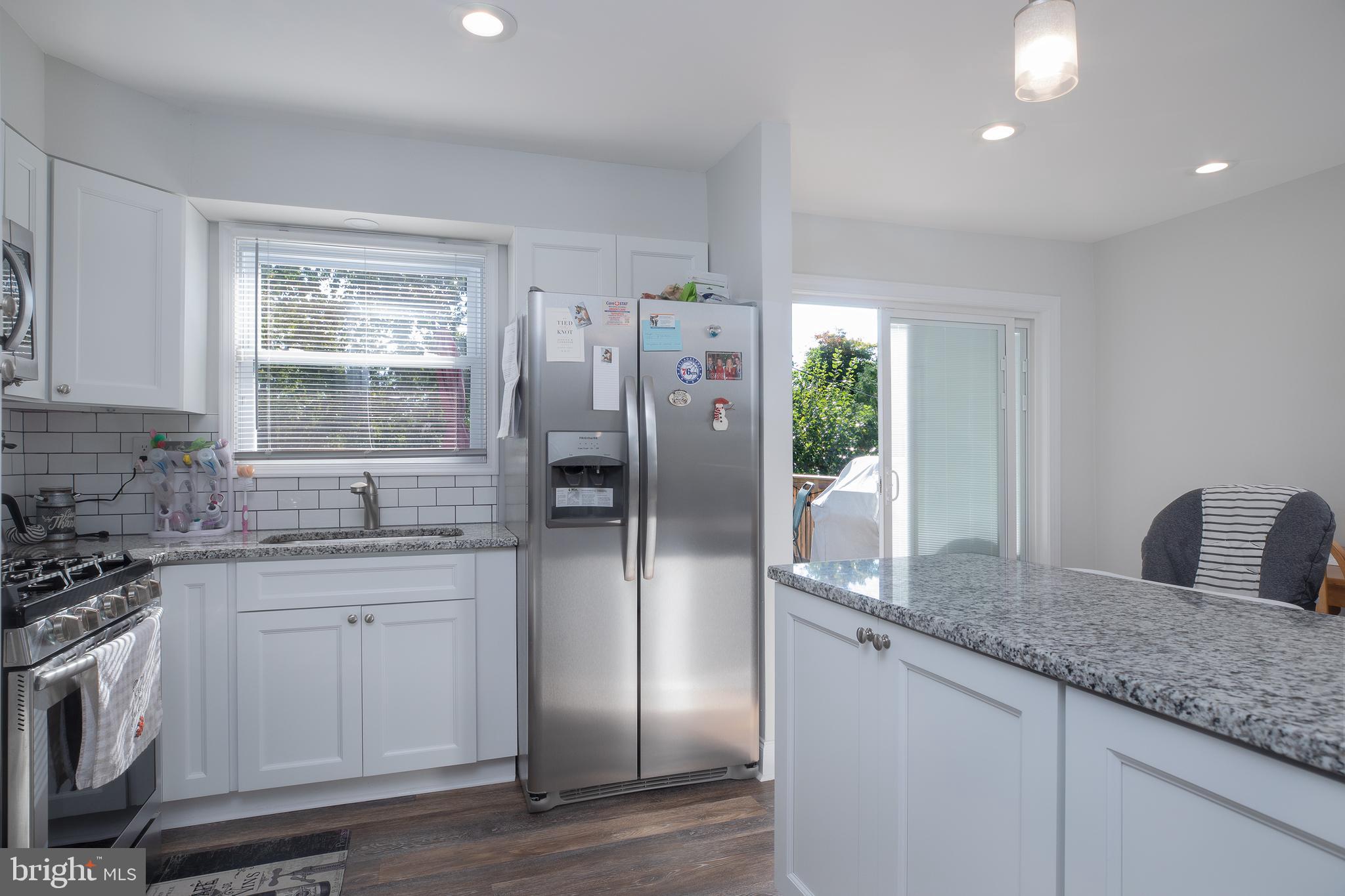 1116 Wynnbrook Road Secane, PA 19018 - Photo 8 of 37 Beautiful Kitchen with Peninsula