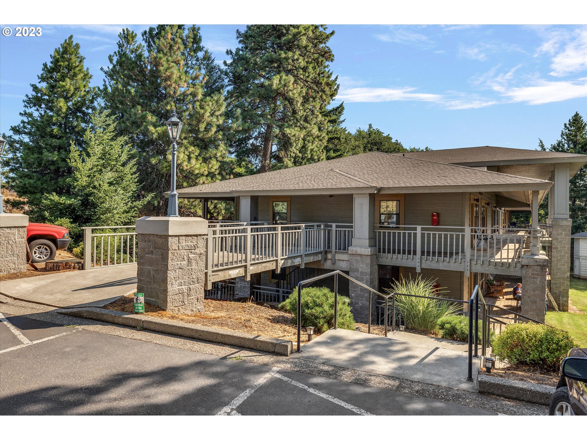 105 Country Club Road, Unit 12 Hood River, OR 97031 - Photo 1 of 29 Gallery Image 1