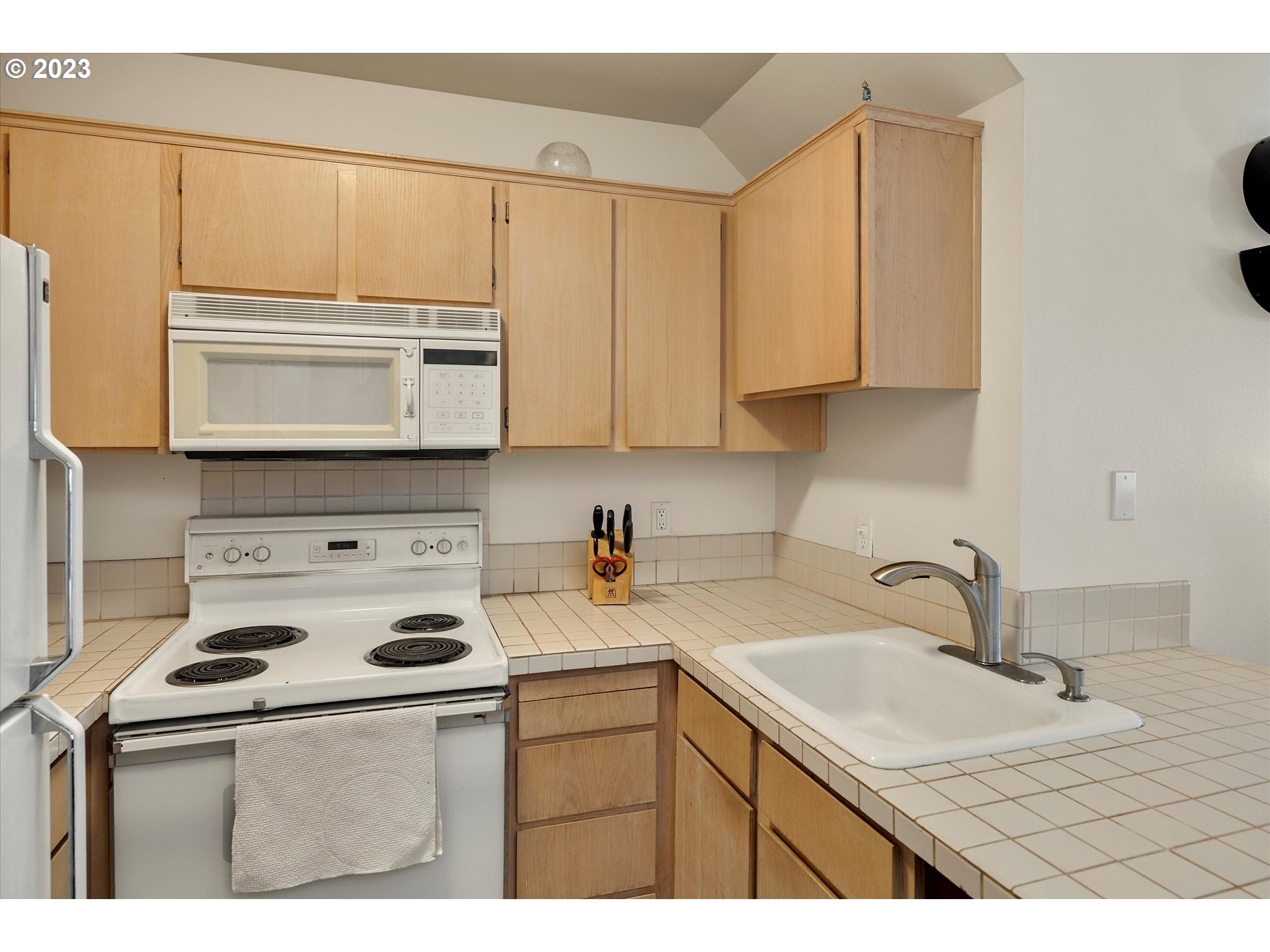 105 Country Club Road, Unit 12 Hood River, OR 97031 - Photo 11 of 29 Gallery Image 11