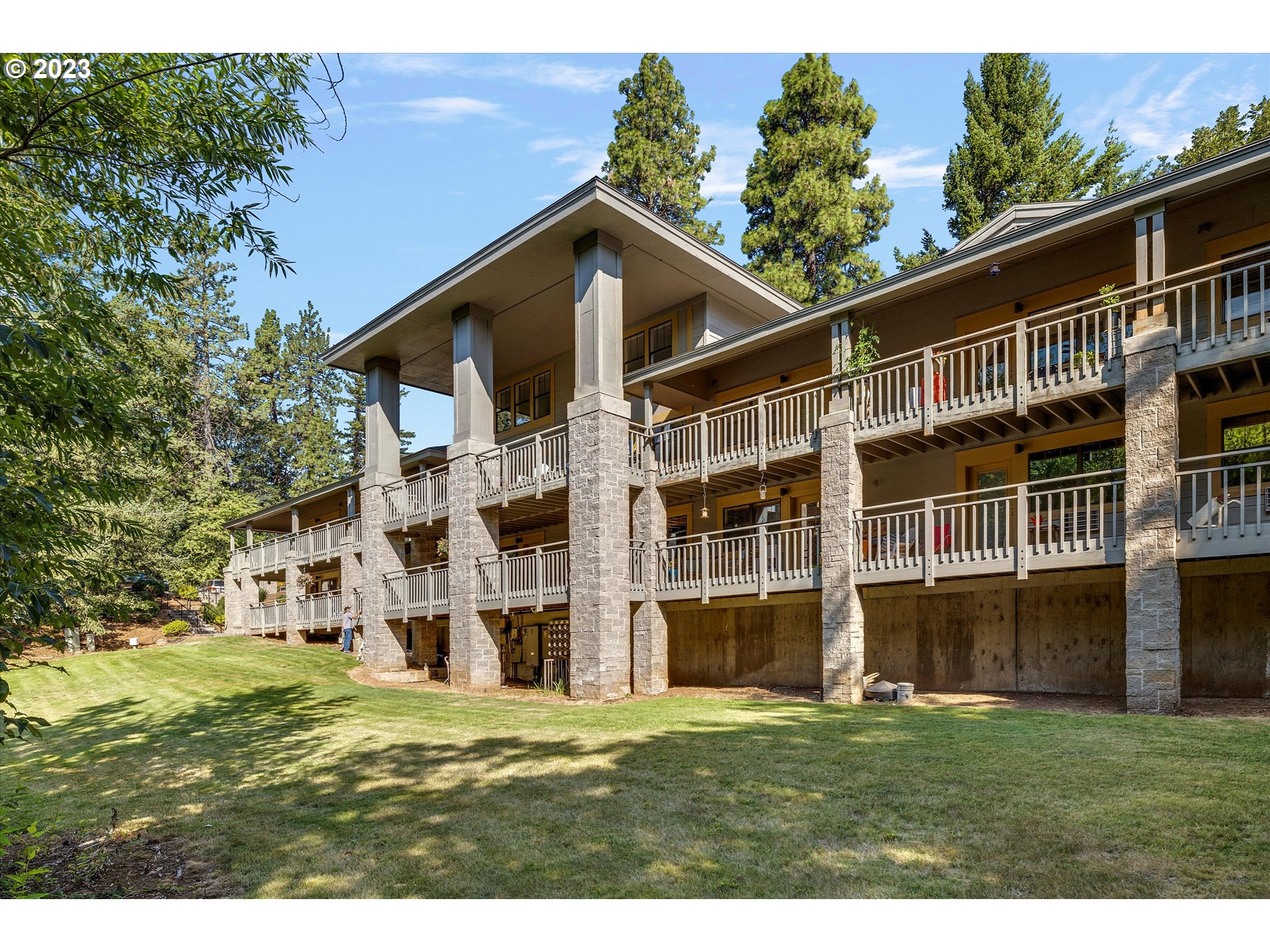 105 Country Club Road, Unit 12 Hood River, OR 97031 - Photo 27 of 29 Gallery Image 27