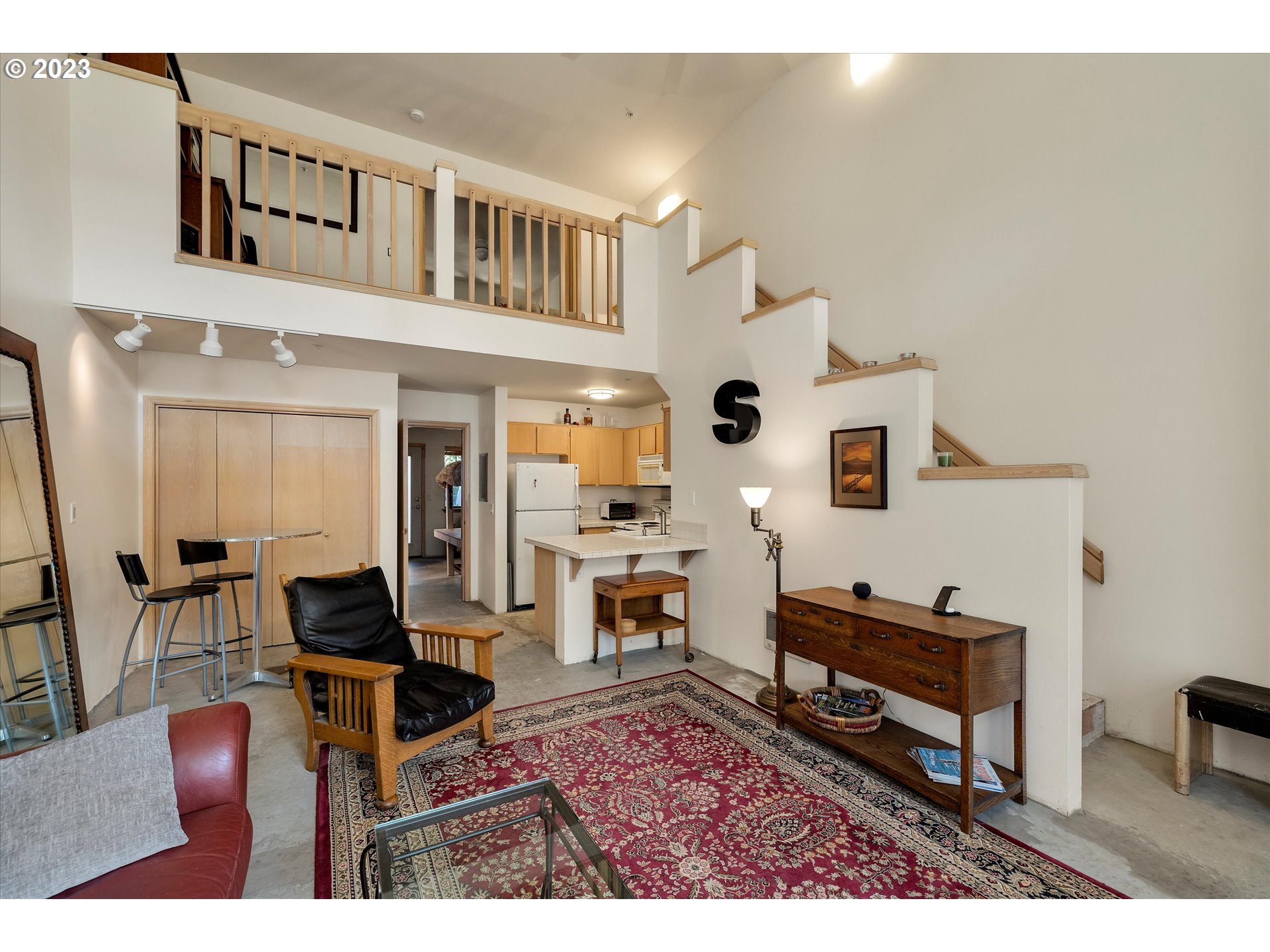 105 Country Club Road, Unit 12 Hood River, OR 97031 - Photo 4 of 29 Gallery Image 4