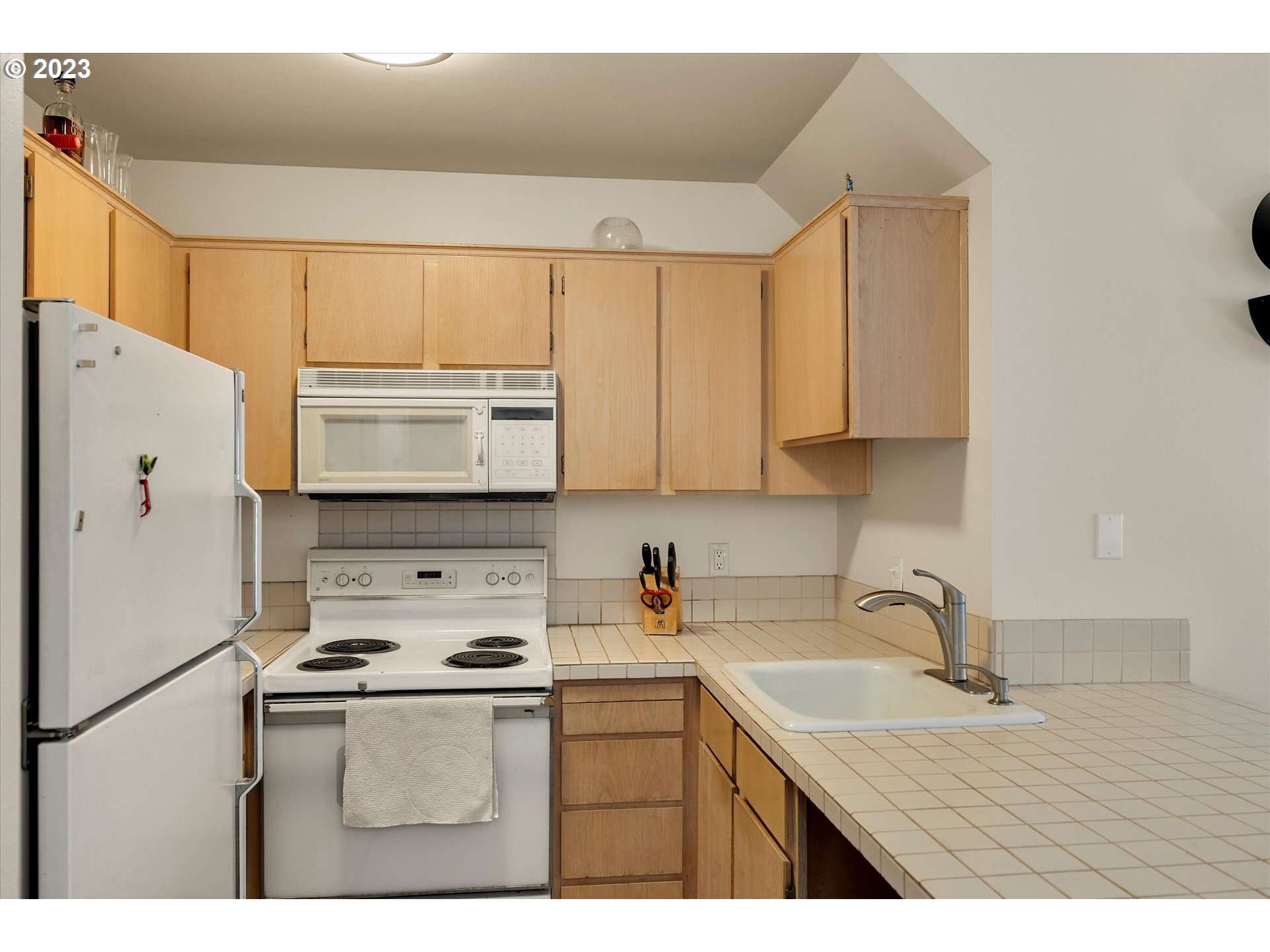 105 Country Club Road, Unit 12 Hood River, OR 97031 - Photo 8 of 29 Gallery Image 8