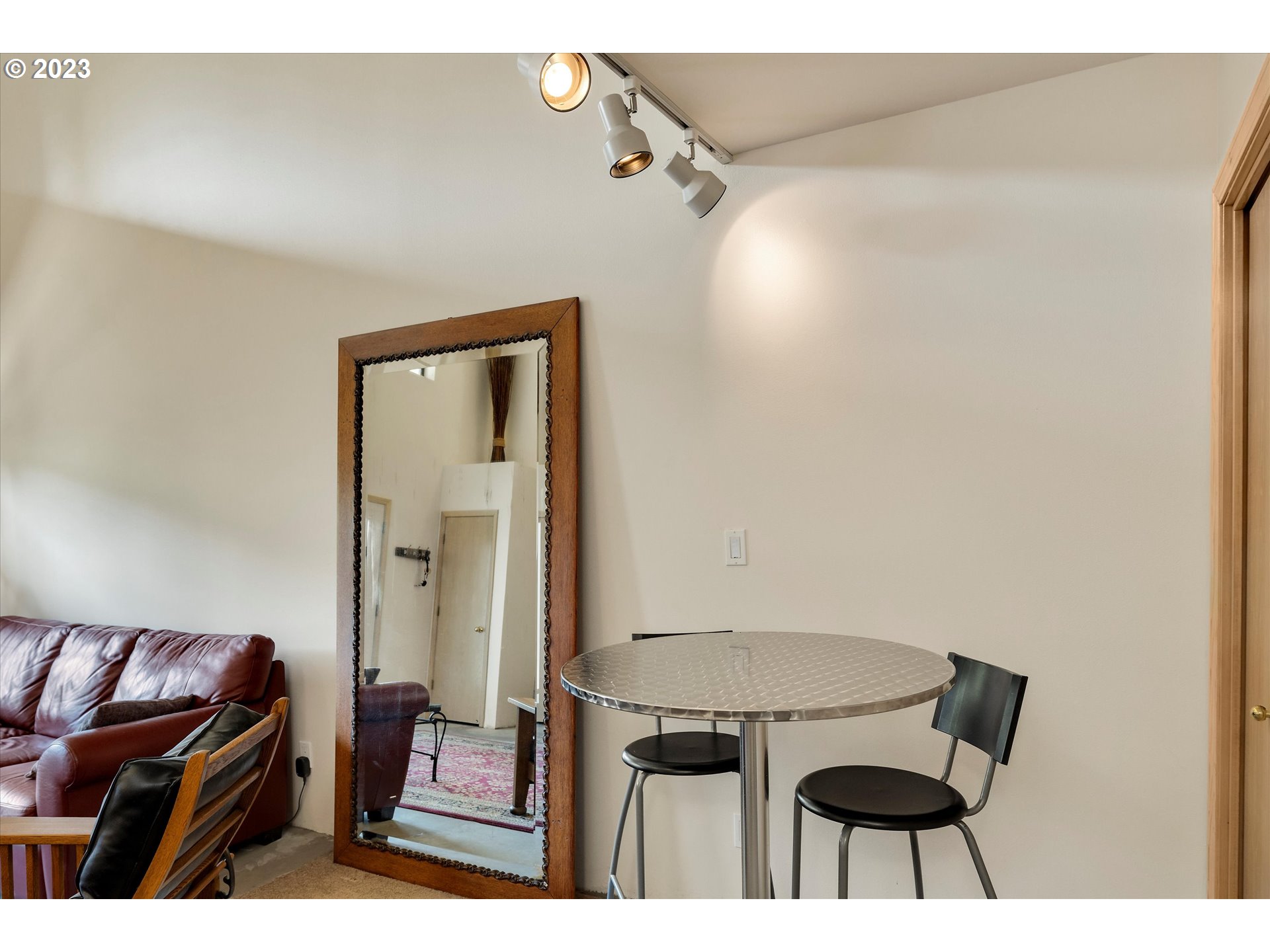 105 Country Club Road, Unit 12 Hood River, OR 97031 - Photo 9 of 29 Gallery Image 9
