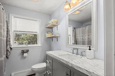 $1,095,000 | 9 Bayview Avenue, Oak Bluffs, MA 02557