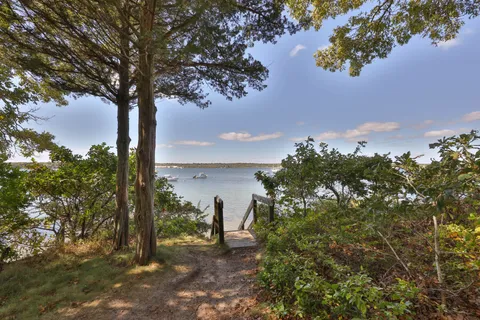 $1,095,000 | 9 Bayview Avenue, Oak Bluffs, MA 02557