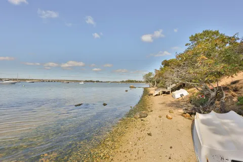$1,095,000 | 9 Bayview Avenue, Oak Bluffs, MA 02557