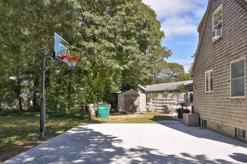 $1,095,000 | 9 Bayview Avenue, Oak Bluffs, MA 02557