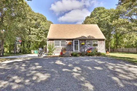 $1,095,000 | 9 Bayview Avenue, Oak Bluffs, MA 02557