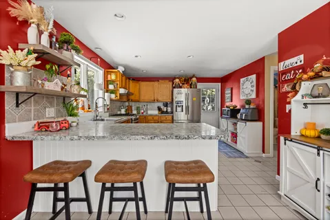 $1,095,000 | 9 Bayview Avenue, Oak Bluffs, MA 02557