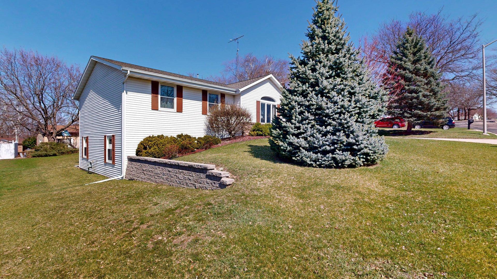 1321 Jamesway Fort Atkinson, WI 53538 - Photo 3 of 47 1321-Jamesway-04092026_120452