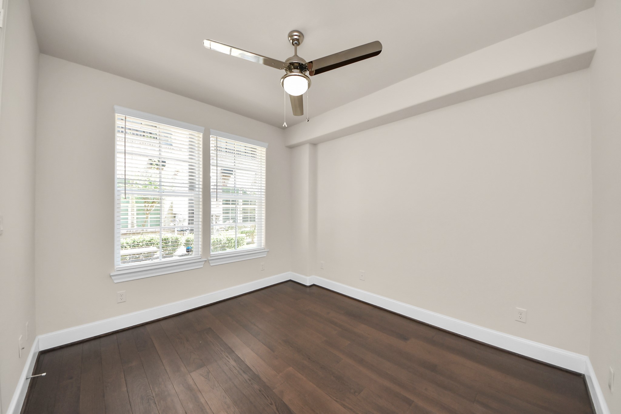 6072 Kansas Street Houston, TX 77007 - Photo 11 of 47
