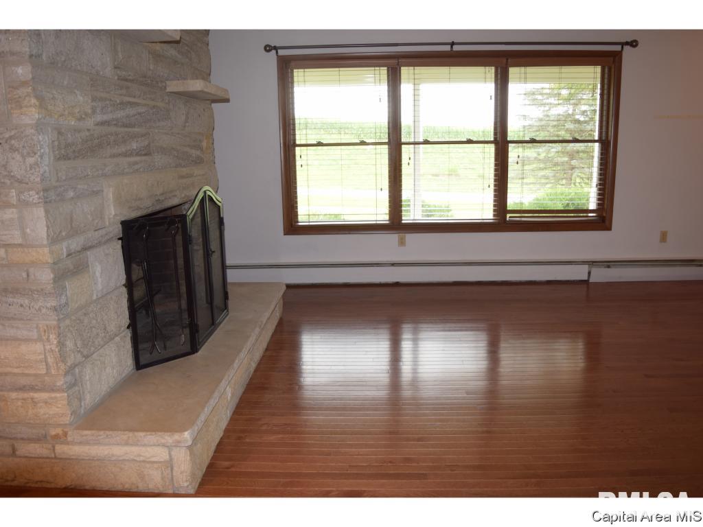 1579 Sandusky Road Jacksonville, IL 62650 - Photo 12 of 35