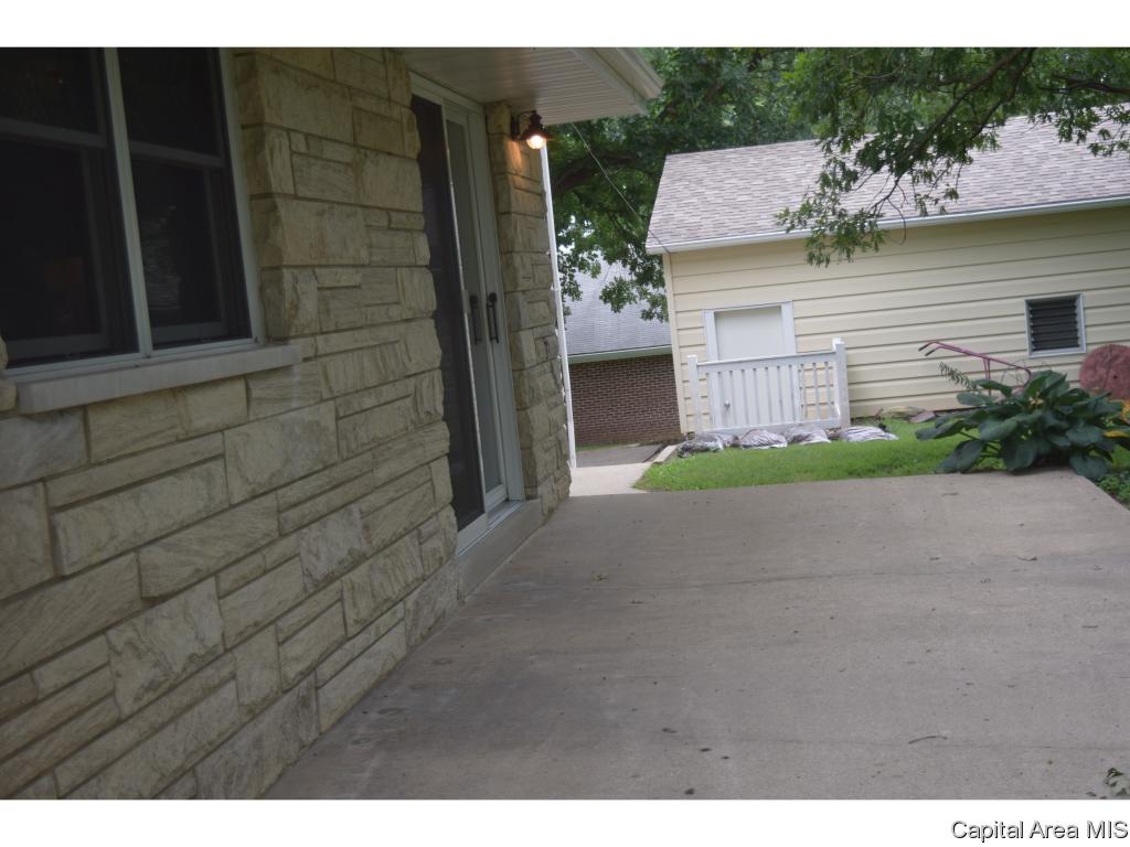 1579 Sandusky Road Jacksonville, IL 62650 - Photo 32 of 35