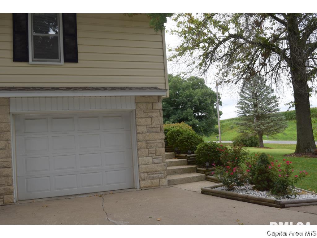 1579 Sandusky Road Jacksonville, IL 62650 - Photo 5 of 35