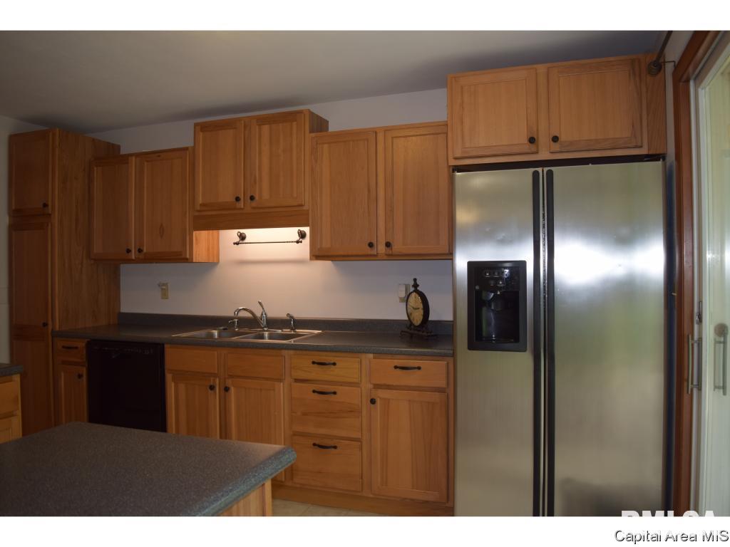 1579 Sandusky Road Jacksonville, IL 62650 - Photo 7 of 35