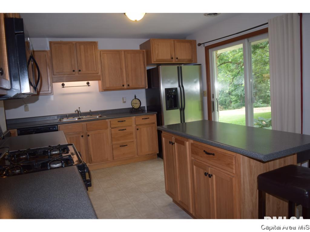1579 Sandusky Road Jacksonville, IL 62650 - Photo 10 of 35