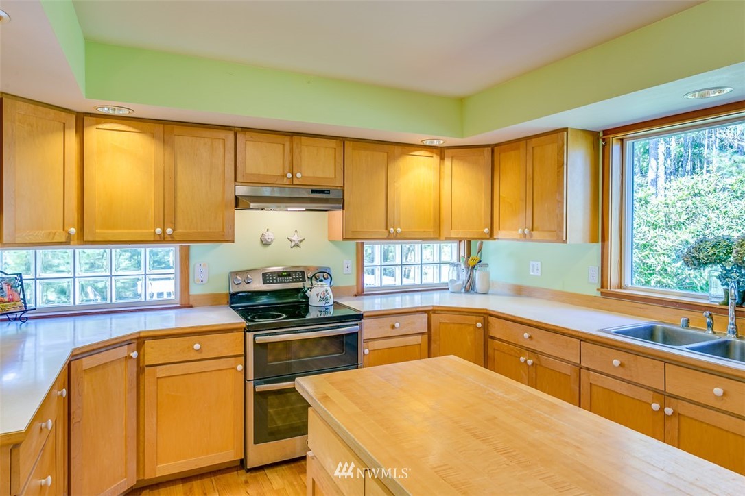 1040 Northwest Thompson Road Poulsbo, WA 98370 - Photo 11 of 23 Gallery Image 11
