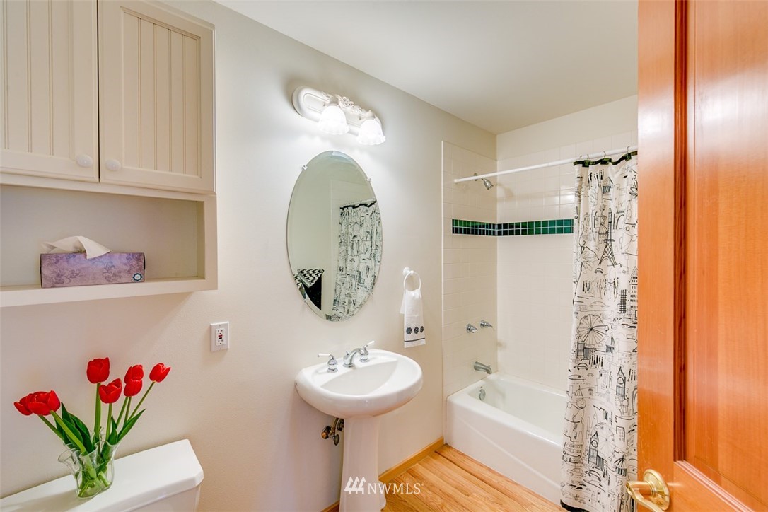 1040 Northwest Thompson Road Poulsbo, WA 98370 - Photo 13 of 23 Gallery Image 13