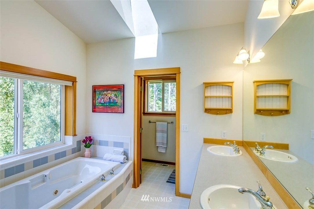 1040 Northwest Thompson Road Poulsbo, WA 98370 - Photo 18 of 23 Gallery Image 18