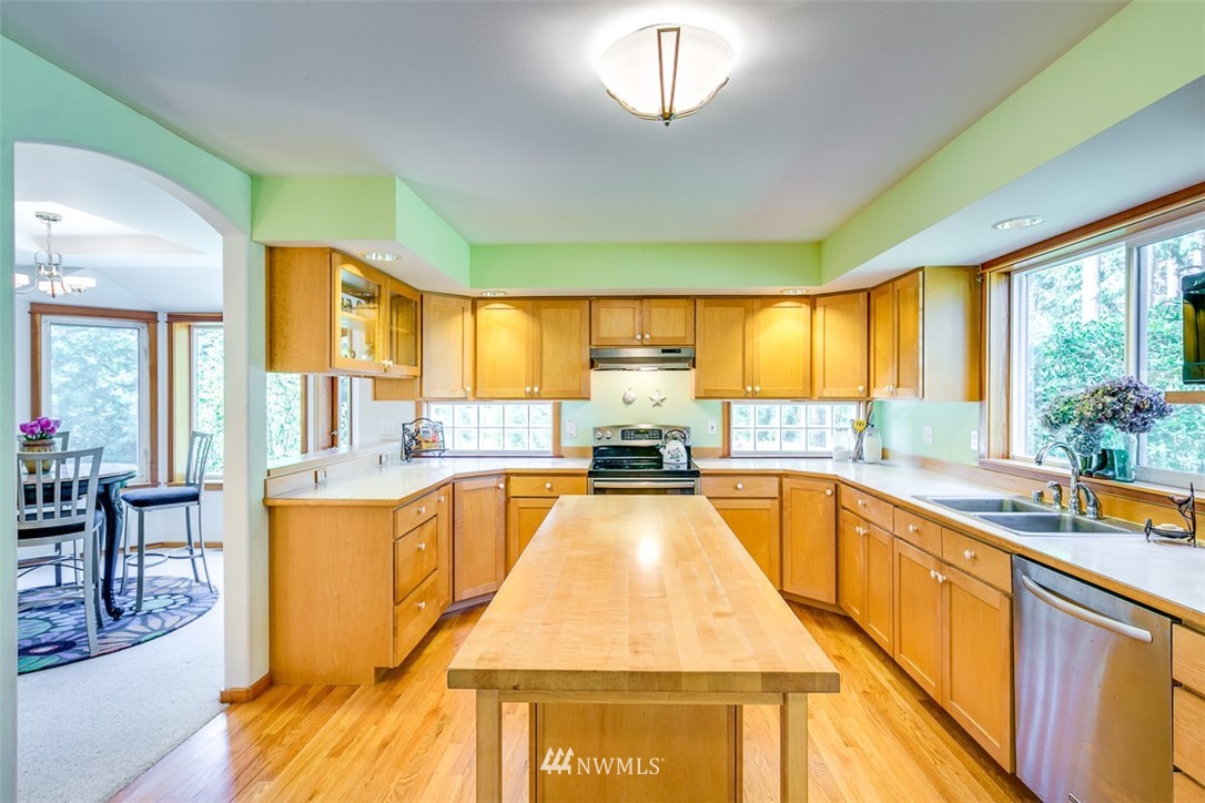 1040 Northwest Thompson Road Poulsbo, WA 98370 - Photo 10 of 23 Gallery Image 10