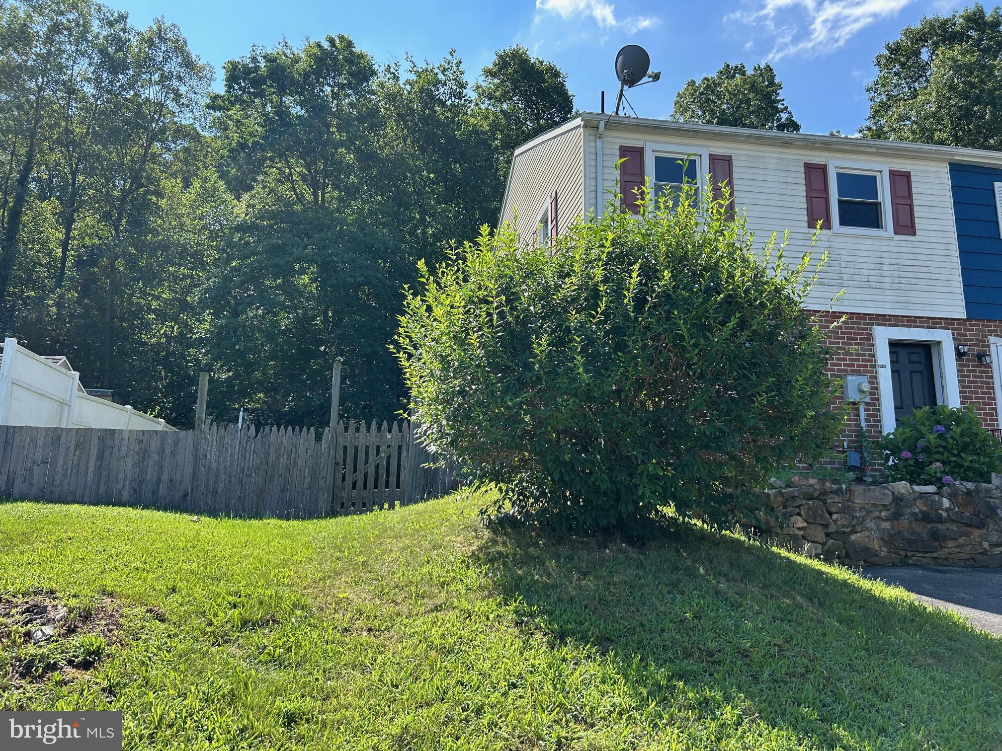 1046 Fox Run Reading, PA 19606 - Photo 1 of 15 Gallery Image 1