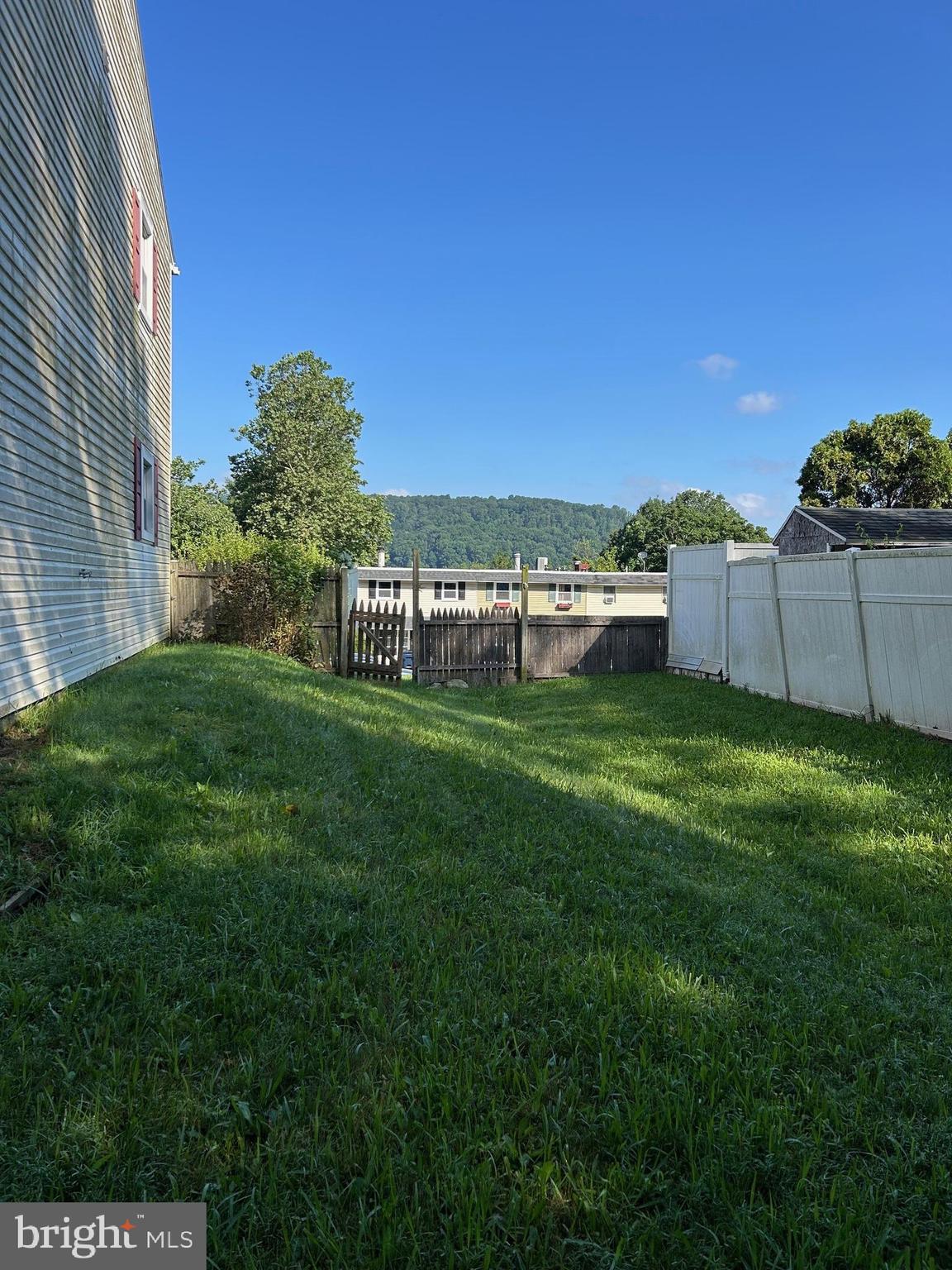 1046 Fox Run Reading, PA 19606 - Photo 3 of 15 Gallery Image 3