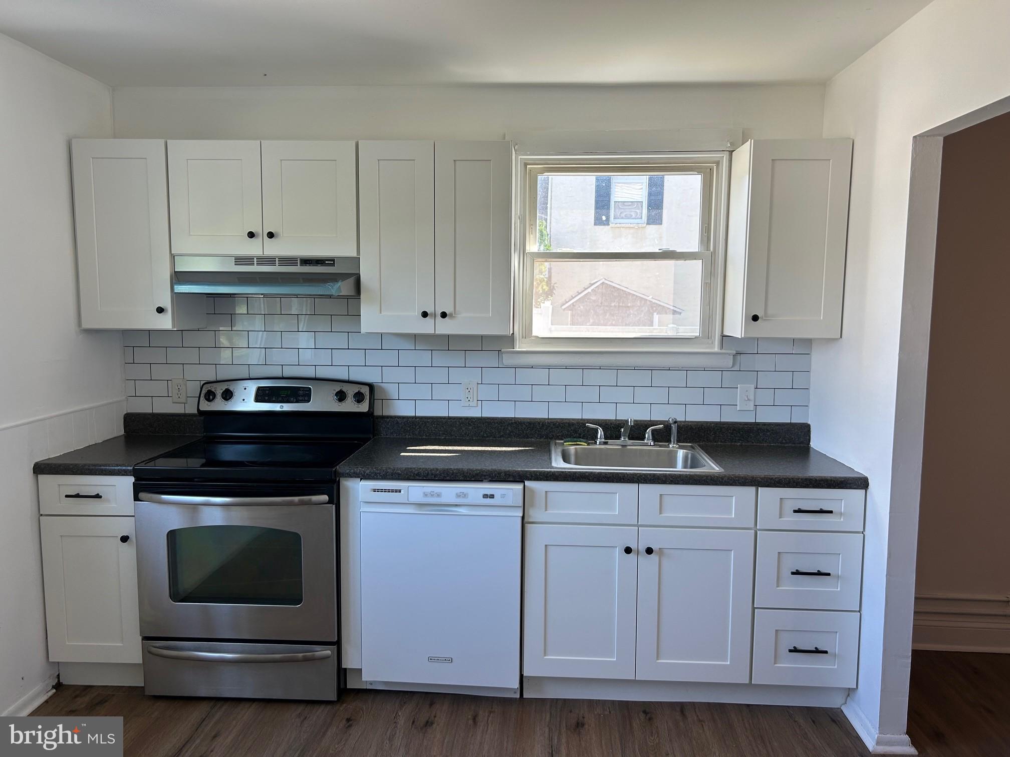 1046 Fox Run Reading, PA 19606 - Photo 4 of 15 Gallery Image 4