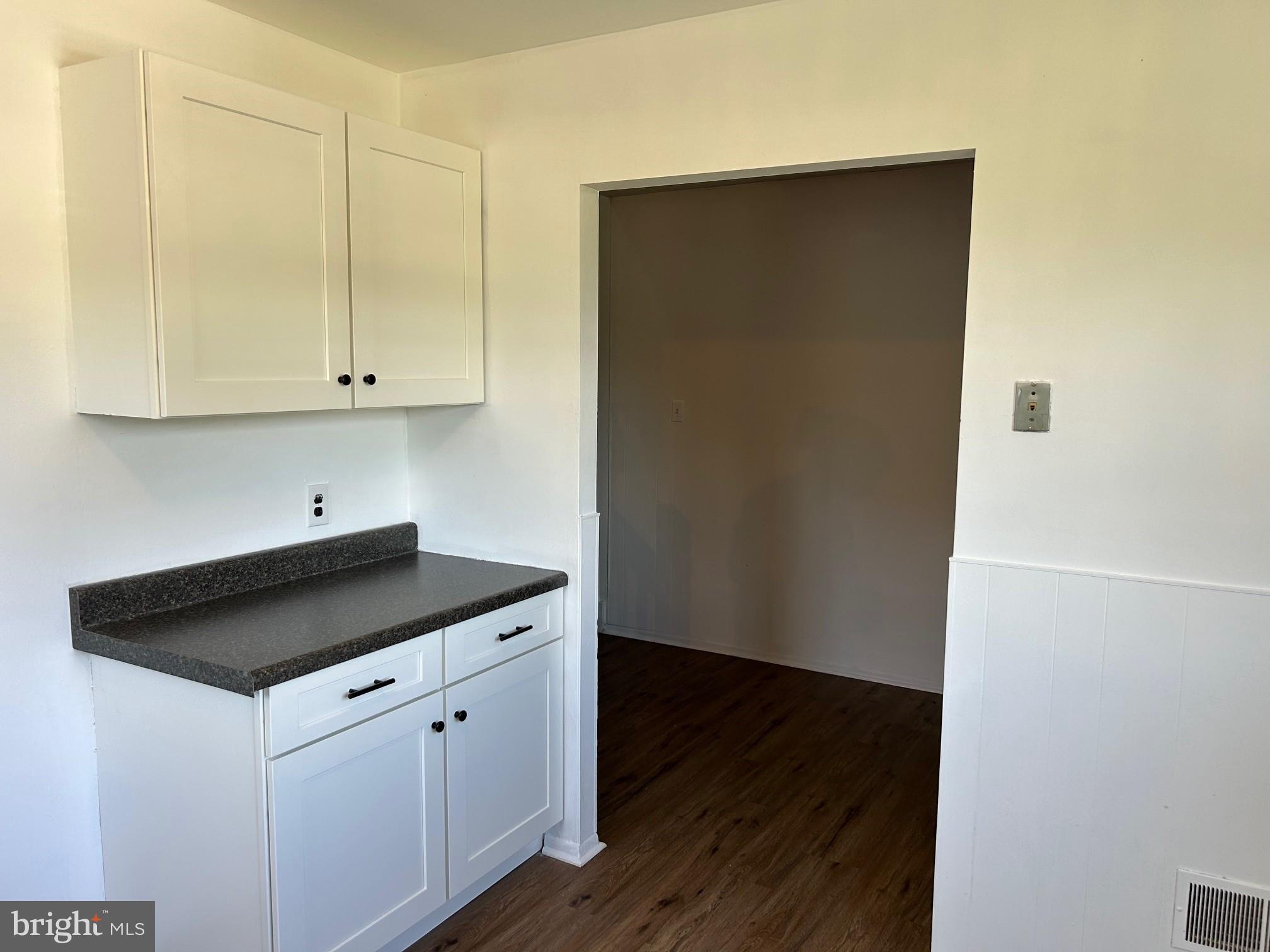 1046 Fox Run Reading, PA 19606 - Photo 5 of 15 Gallery Image 5