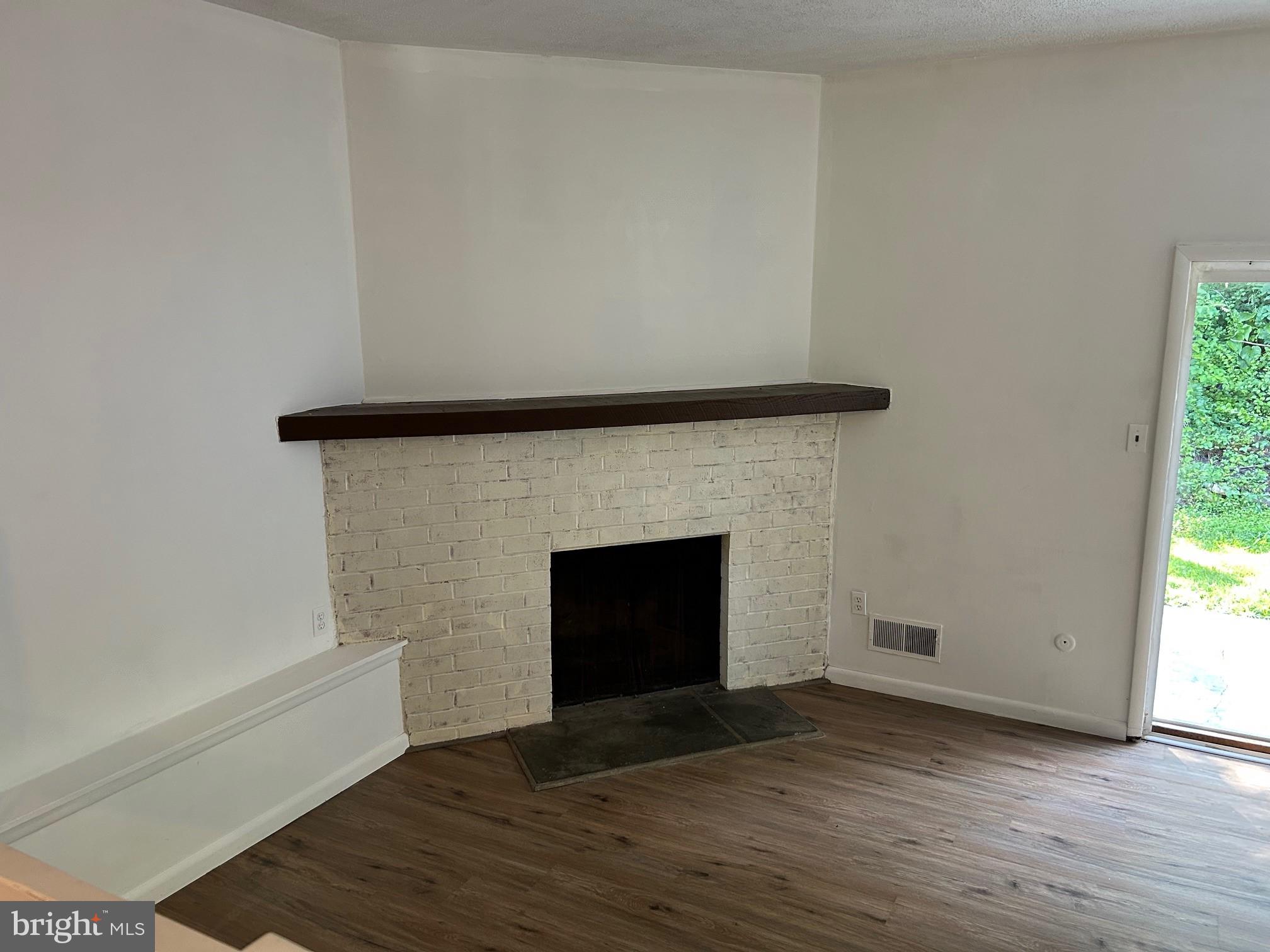 1046 Fox Run Reading, PA 19606 - Photo 6 of 15 Gallery Image 6