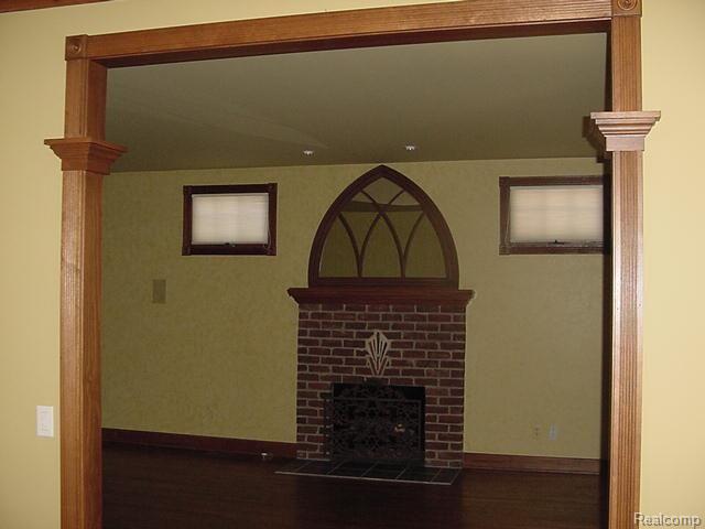 515 Harrison Street Rochester, MI 48307 - Photo 2 of 6 Living room