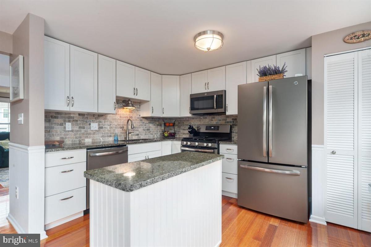 2479 Warm Spring Way Odenton, MD 21113 - Photo 2 of 34 Renovated Kitchen (2018) with the finest materials