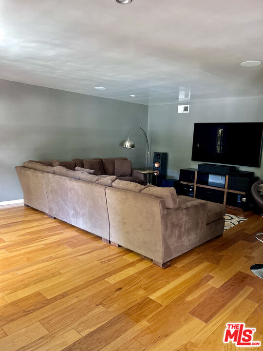 503 North Greencraig Road Los Angeles, CA 90049 - Photo 11 of 54