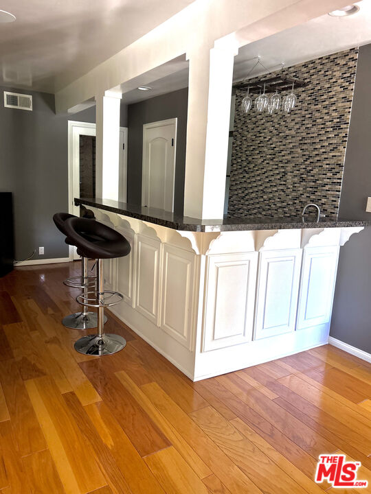 503 North Greencraig Road Los Angeles, CA 90049 - Photo 12 of 54