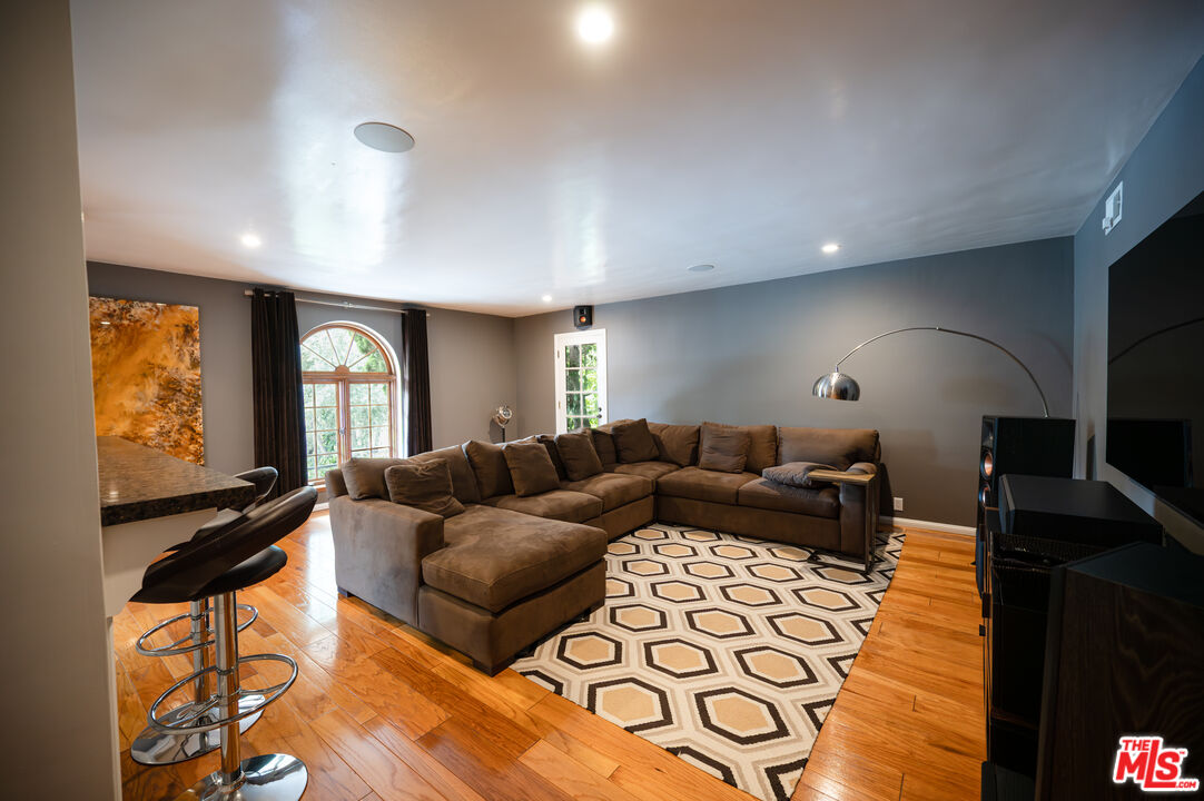 503 North Greencraig Road Los Angeles, CA 90049 - Photo 20 of 59