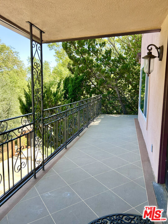 503 North Greencraig Road Los Angeles, CA 90049 - Photo 35 of 54